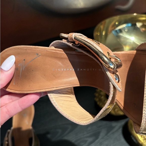 RARE Giuseppe Zanotti kitten heel - Picture 6 of 8